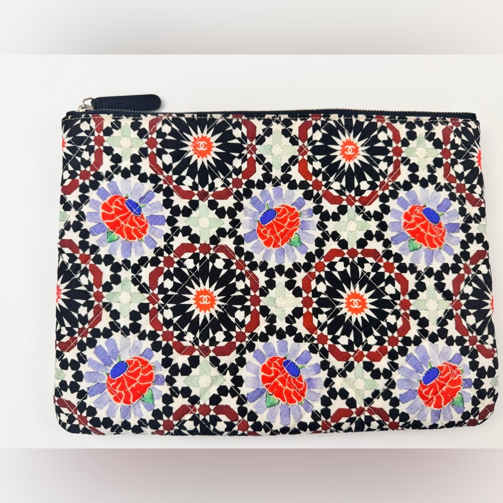 CHANEL 2014-2015 Paris Dubai Medium Printed Canvas Cosmetic Case /Zip Bag - Picture 11 of 13